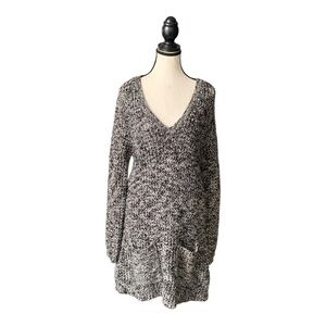 🔘H&M V-neck speckled knit sweater dress🔘